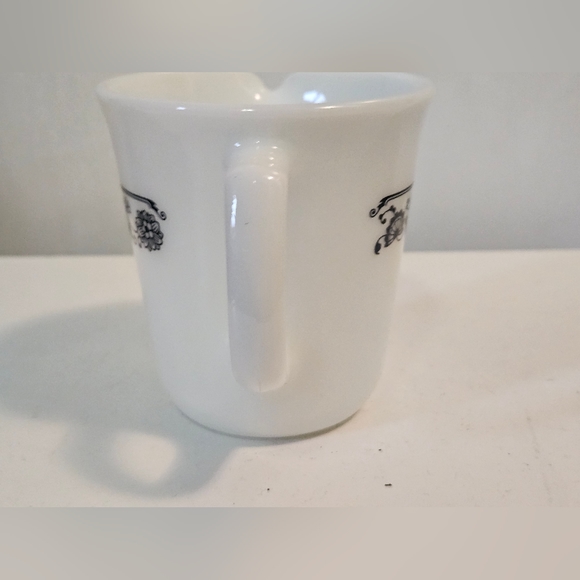 Vintage PYREX Old Town blue 5 piece set. Includes 4 mugs and 1 creamer - Picture 11 of 13